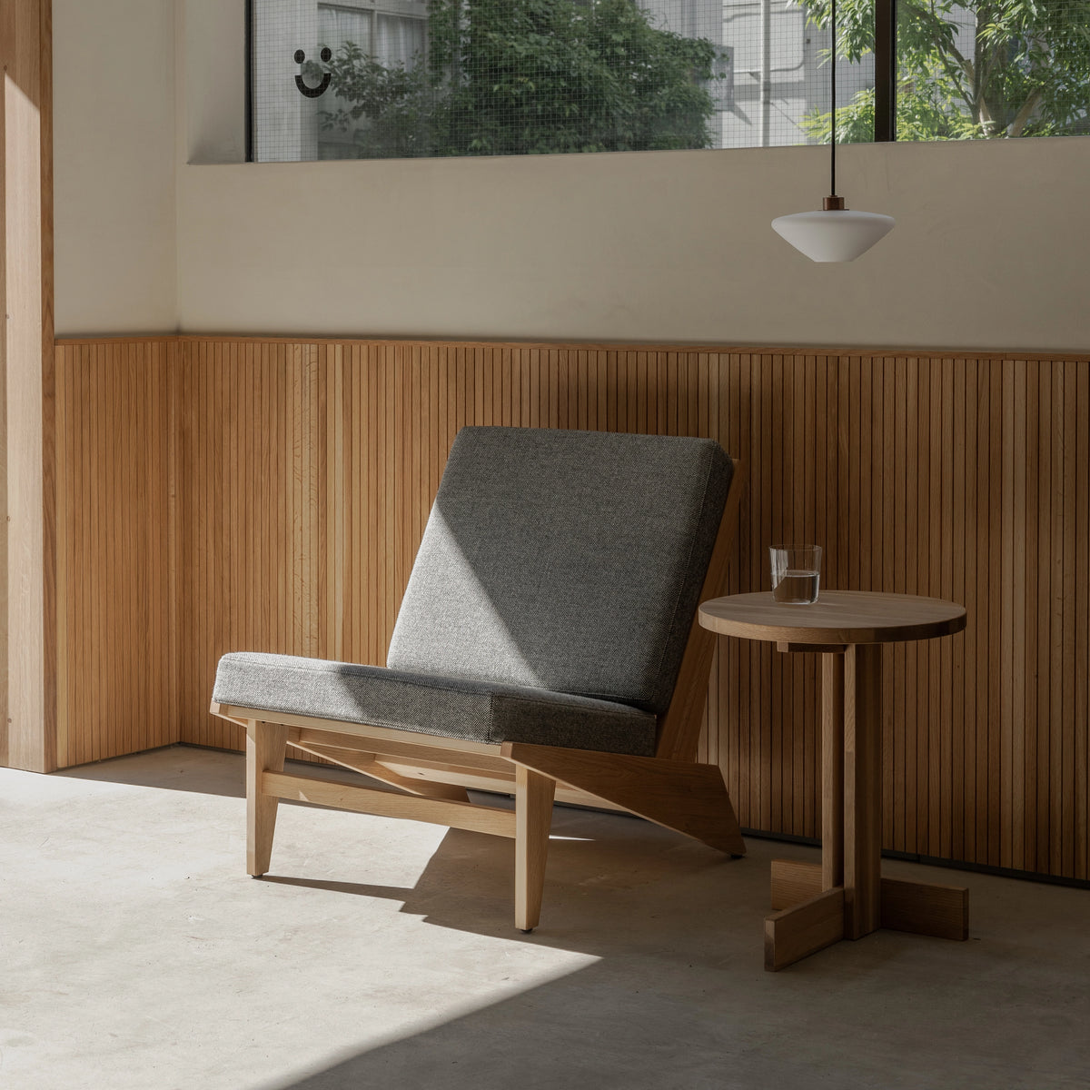 Relaxing Afternoon Set for One (105° LOUNGE CHAIR MP + TONBO TABLE MP)